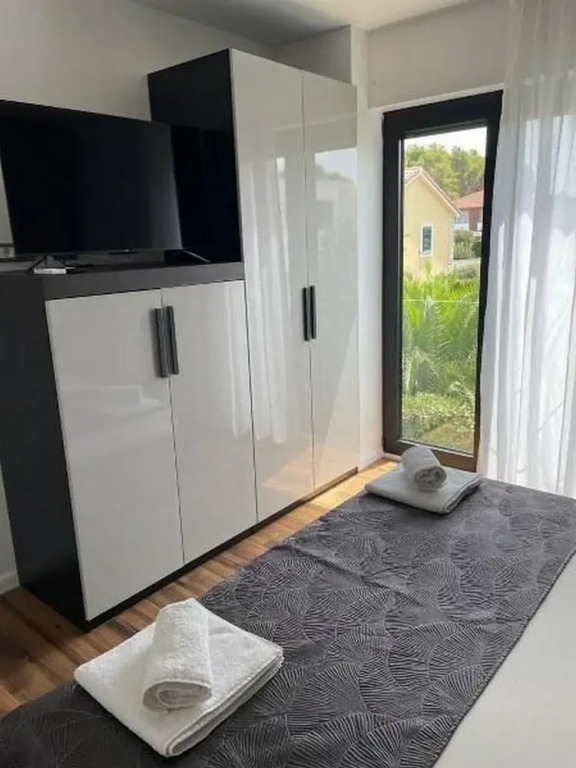 Charming One-bedroom Apartment in Ugljan