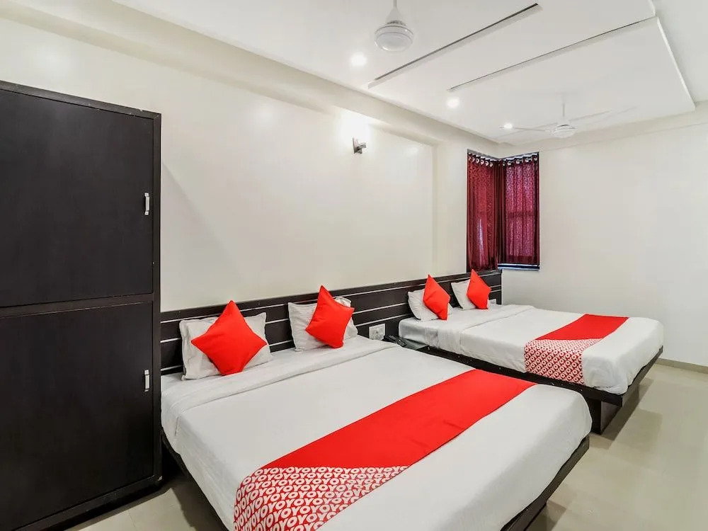 OYO 12053 Hotel Shri Govind