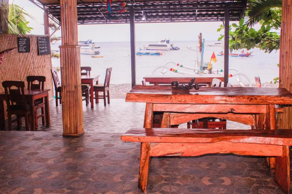 COCONUT BEACH BUNGALOWs & WARUNG 2