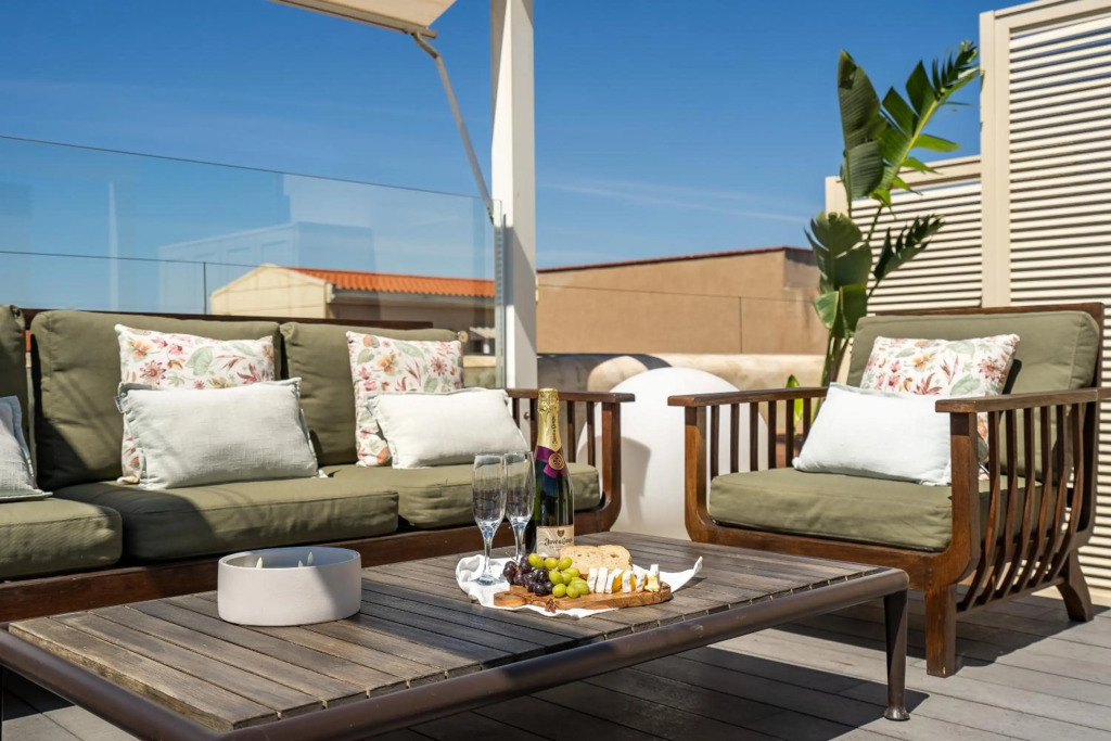 Kronos on the beach Suite 2