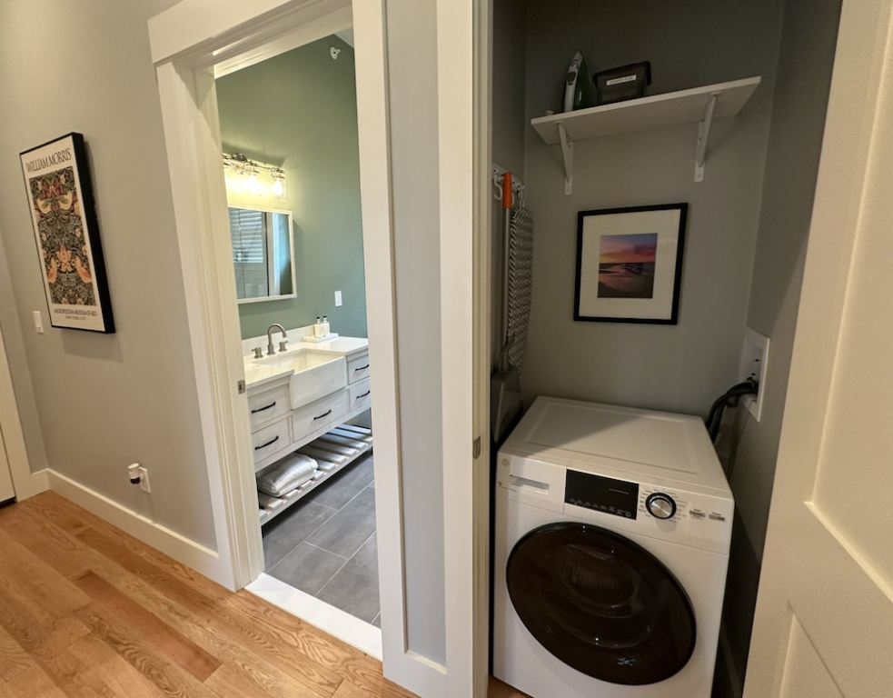 Brand New Construction! 2bed/1bath W/private Deck - Unit 2 2 Bedroom Apts
