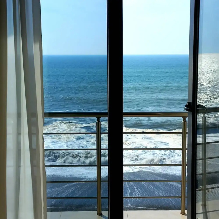 Отель IVERI BEACH