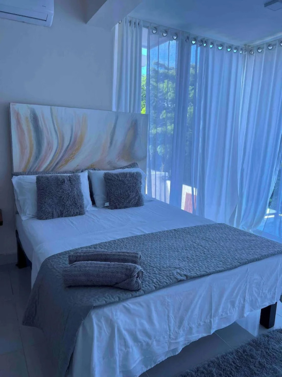 Luxurious Bright and Stylish, 7 Bedroom Villa