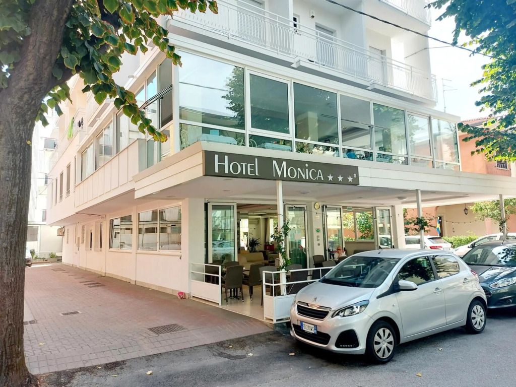 Hotel Monica