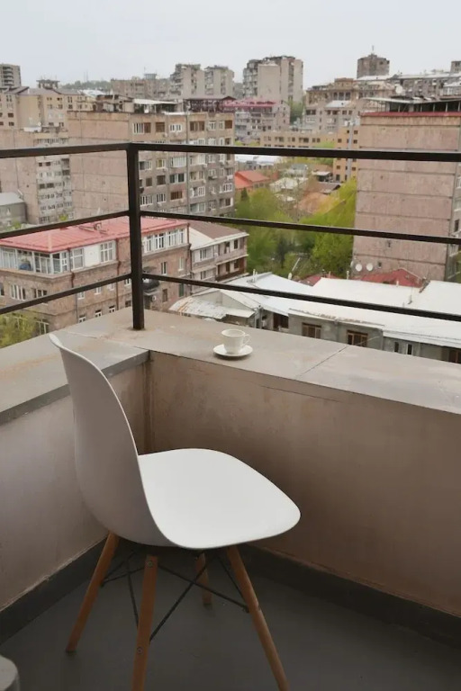 Chic 1BR Cascade Views and Near Opera