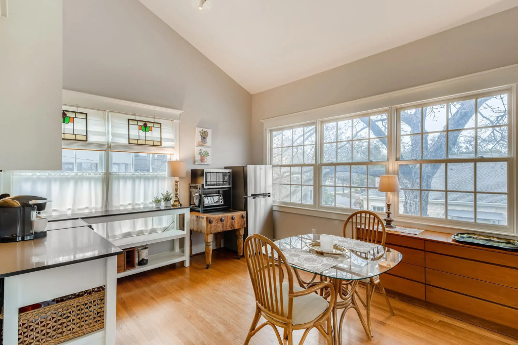 Texas Capitol Loft - 30 Day or More Rental - by PMI Austin Metro