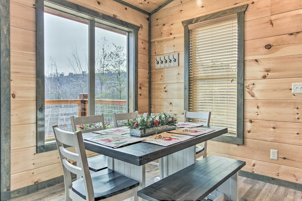 Smoky Mountain Hideaway w/ Hot Tub, Deck & Views!