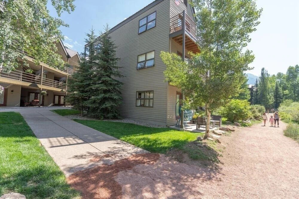 Walk To Ski, Stylish & Bright! Ground Floor, Hot Tub, Pool 1 Bedroom Condo by RedAwning