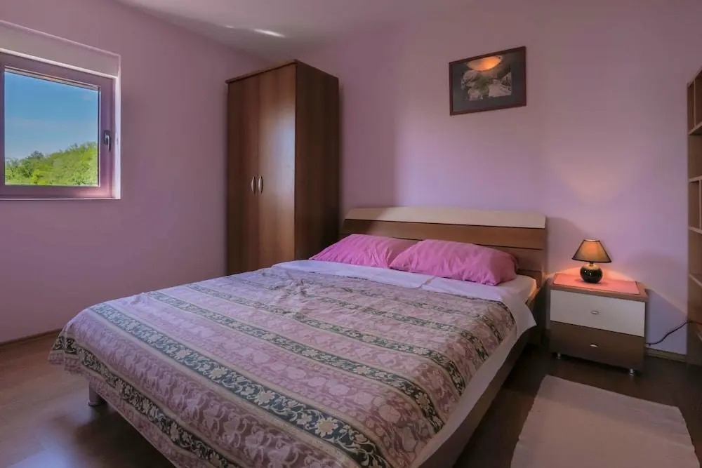 Apartments Djusi