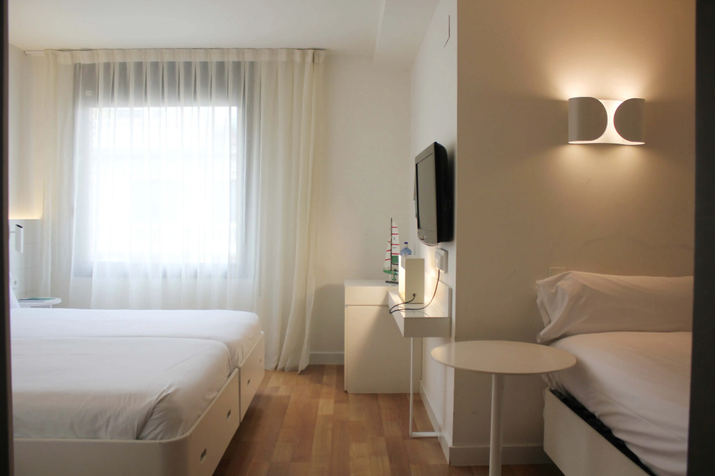 Pol & Grace Hotel