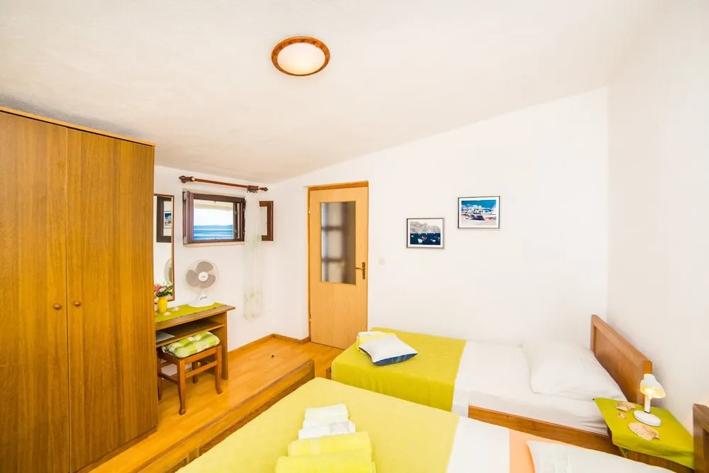 Apt Next to the Beach w Balcony and sea View