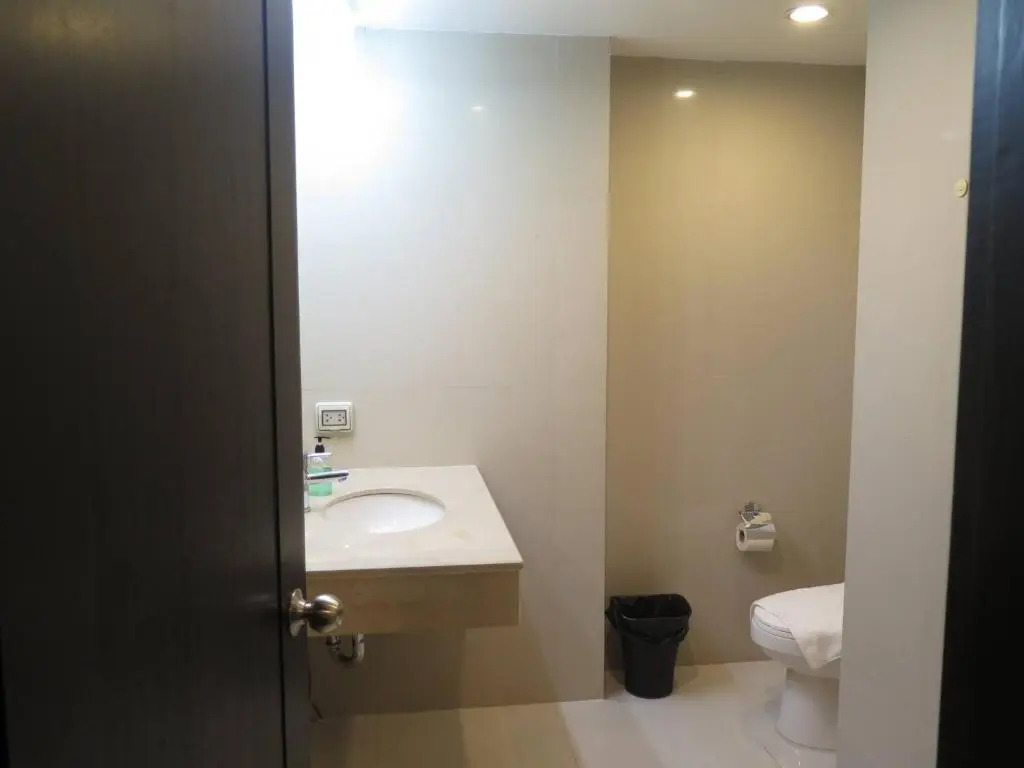 7C - 2 Bedroom Downtown Apartment With Shared Pool