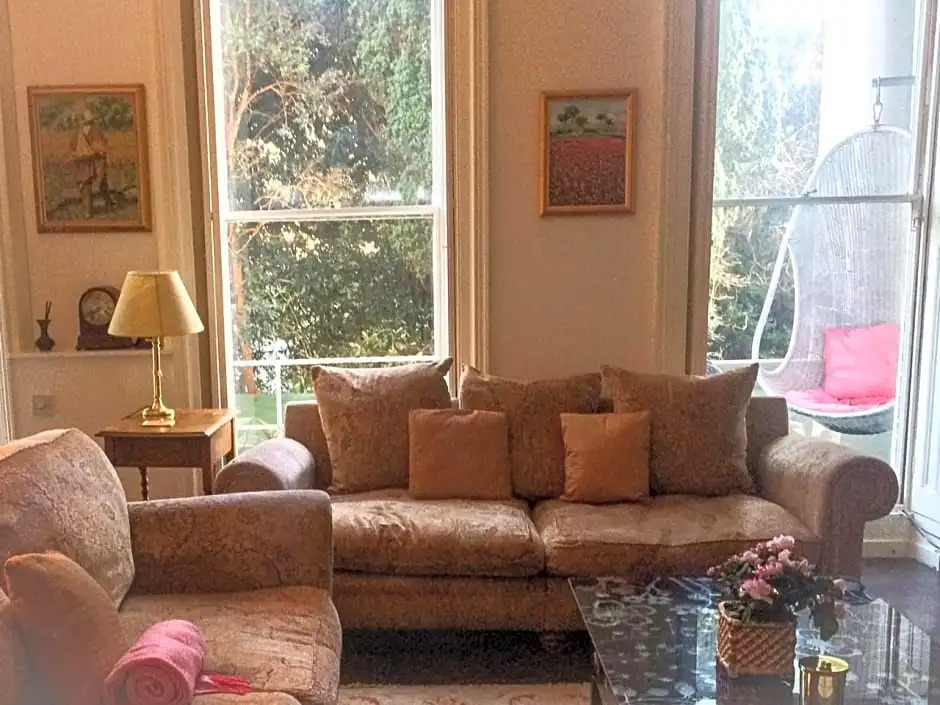 Huge Edwardian room with 2 balconies