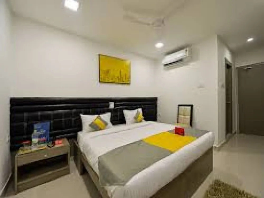 Room-economy Ac Room Near Inorbit Mall M