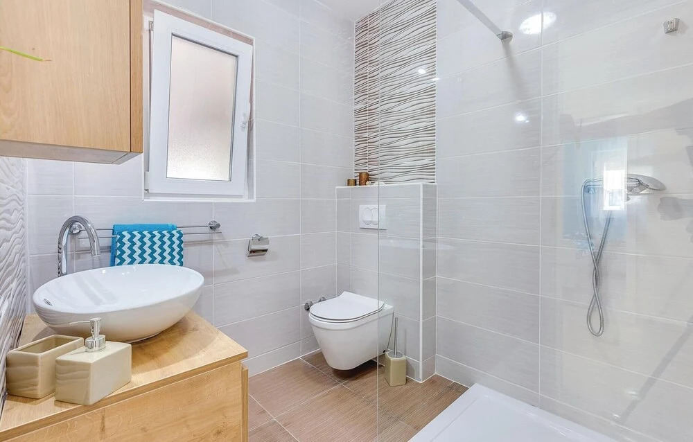 Amazing Home in Novi Vinodolski With Wifi and 6 Bedrooms