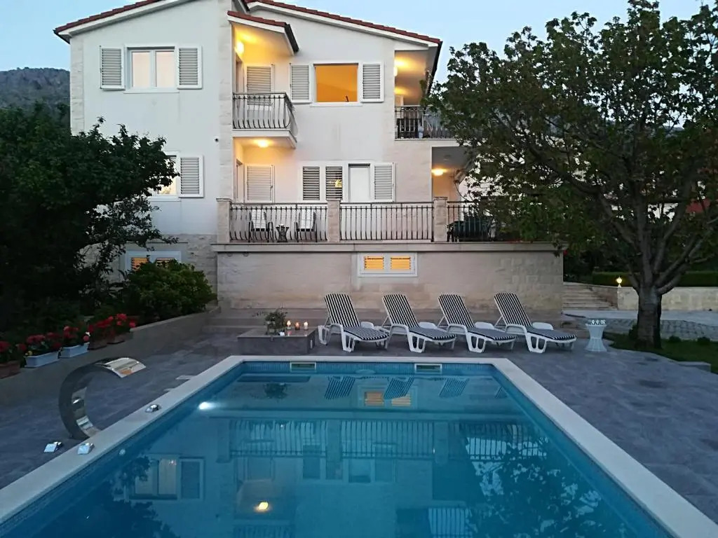 Villa 4US with pool