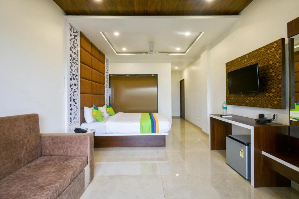 Treebo Prince Palace With Swimming Pool