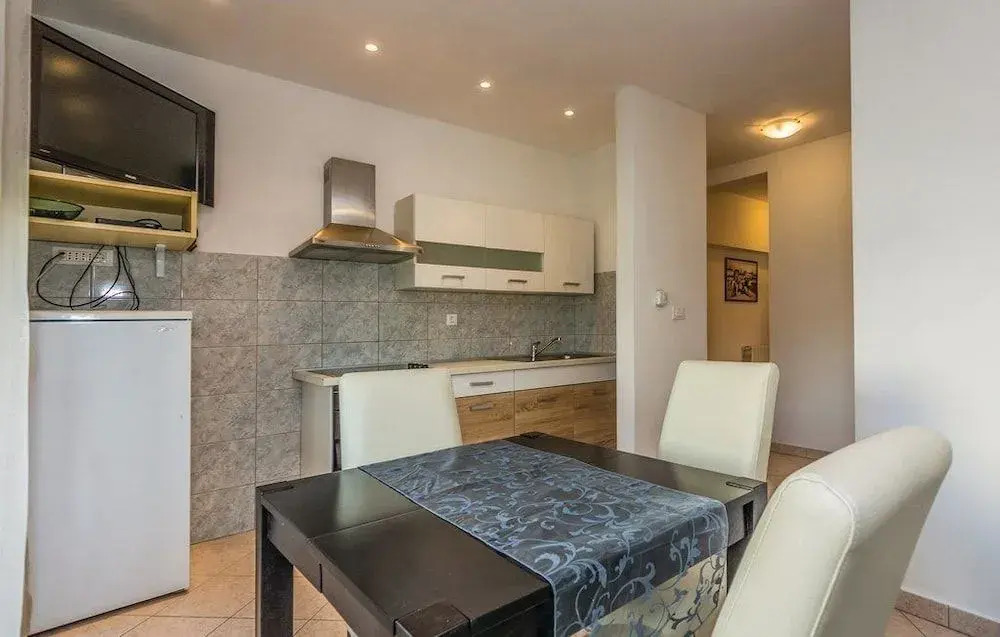 Apartment 1695