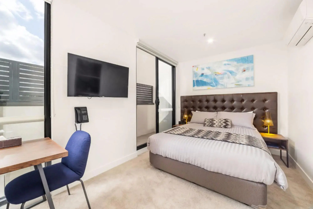 Whitehorse Apartments Hotel