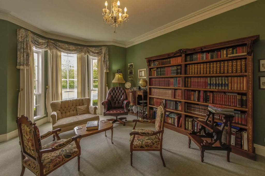 Montfort Manor