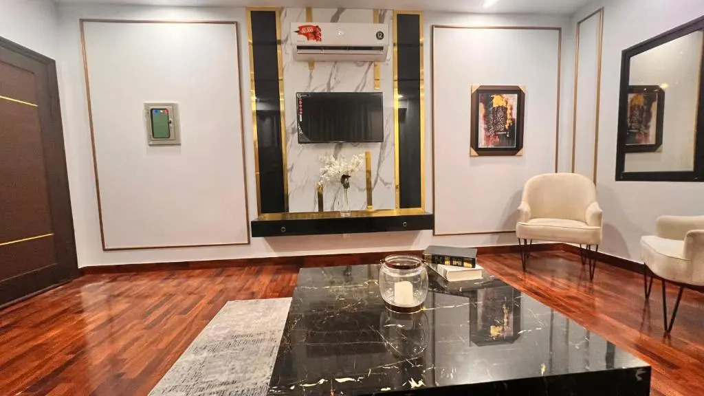 Grand Atrium Designer Apartment