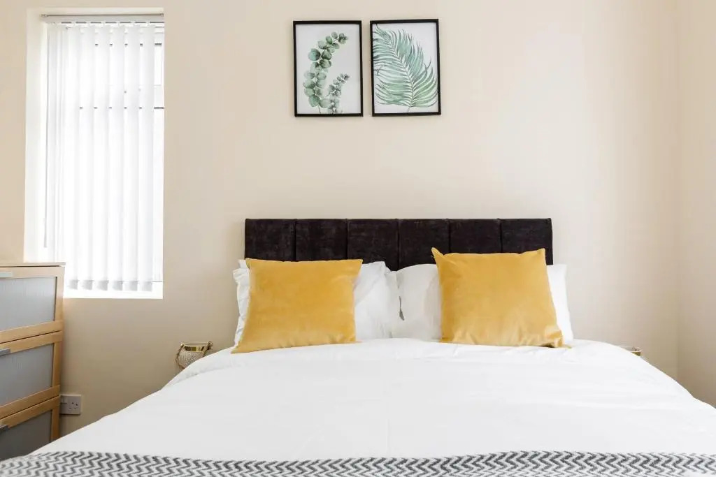 JETSON HOUSE - LUXURY 4-BED WITH KING SIZE BEDROOM Near Etihad