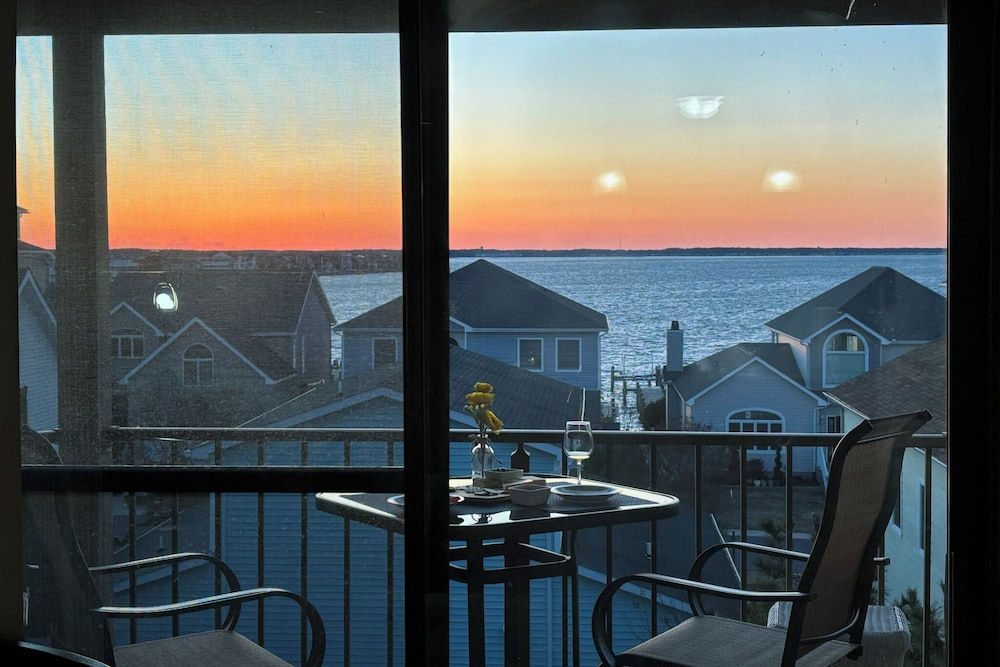 Pool, Sunset Views & Prime Setting! Ocean City Gem