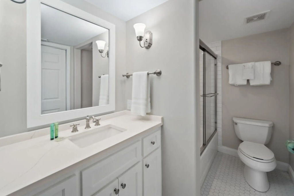 Beautiful PCB Condo w/ Pvt Balcony & Shared Pool