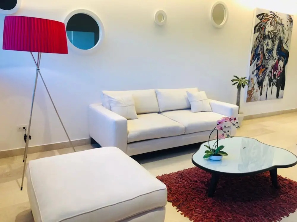 Full Stylish 2BR apartment in heart of town by Happy Address