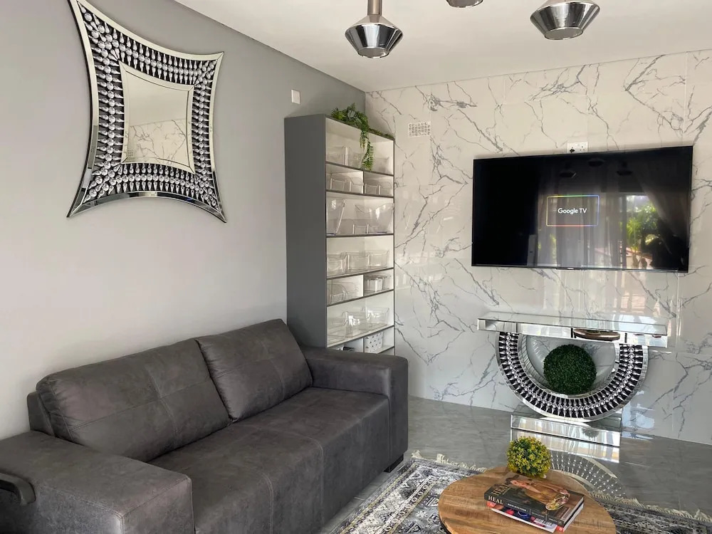 Comfortable One-bedroom Retreat in Central New Chadcombe - 2319