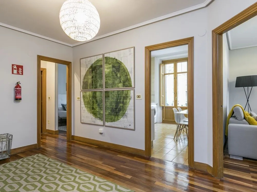 Gran Via 3 by Forever Rentals. 3 Bedroom Apartment With Wifi in Abando. Groups
