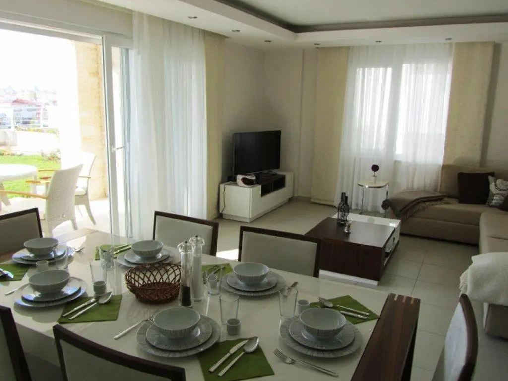 Beautiful Home In Gated Side Hill community