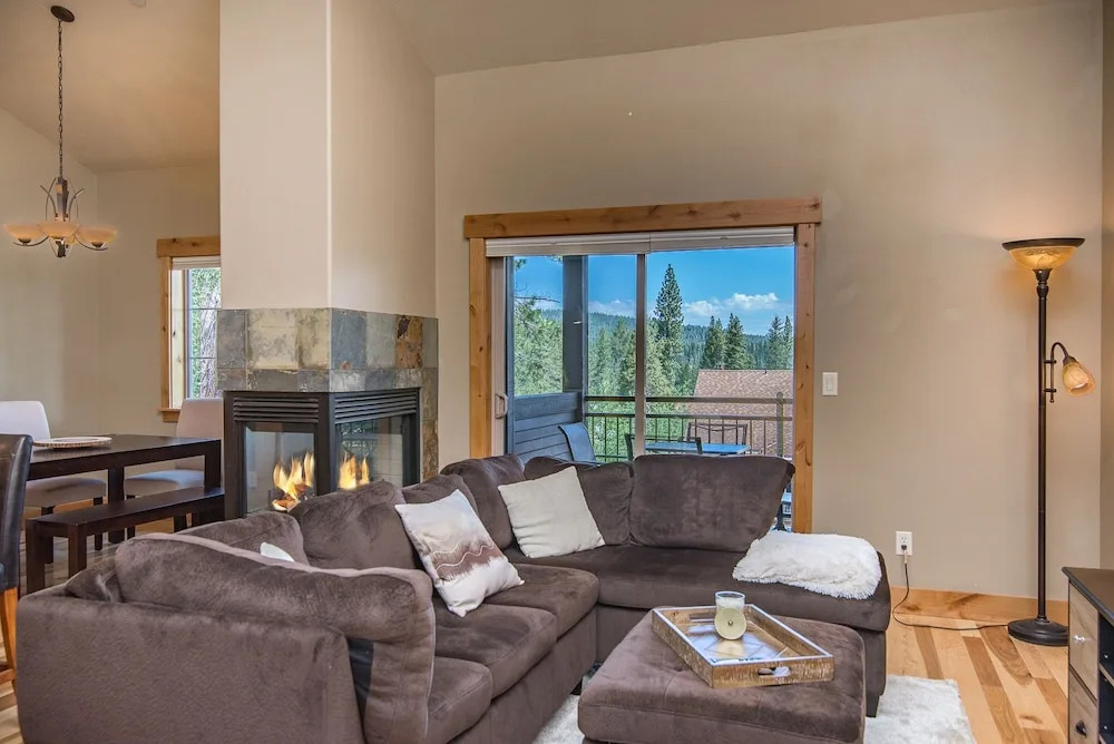 Truckee Townhouse Walk Everywhere by RedAwning