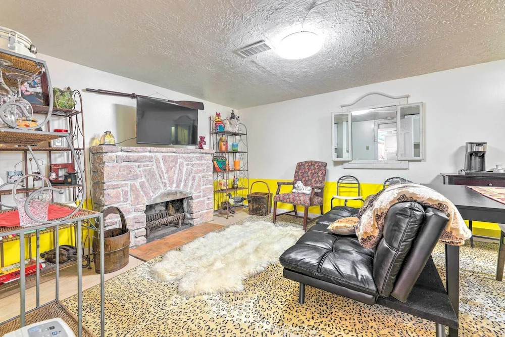 Cincinnati Basement Unit ~ 10 Mi to Downtown!