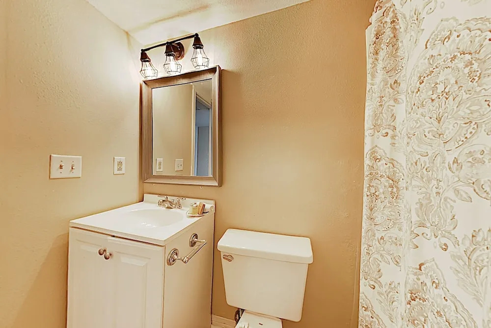 New Listing! Gulf-view : Heated Pool, Hot Tub 2 Bedroom Condo