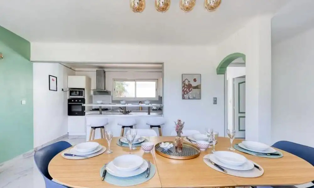 Villa in Toulon With Pool and Mont Faron Views