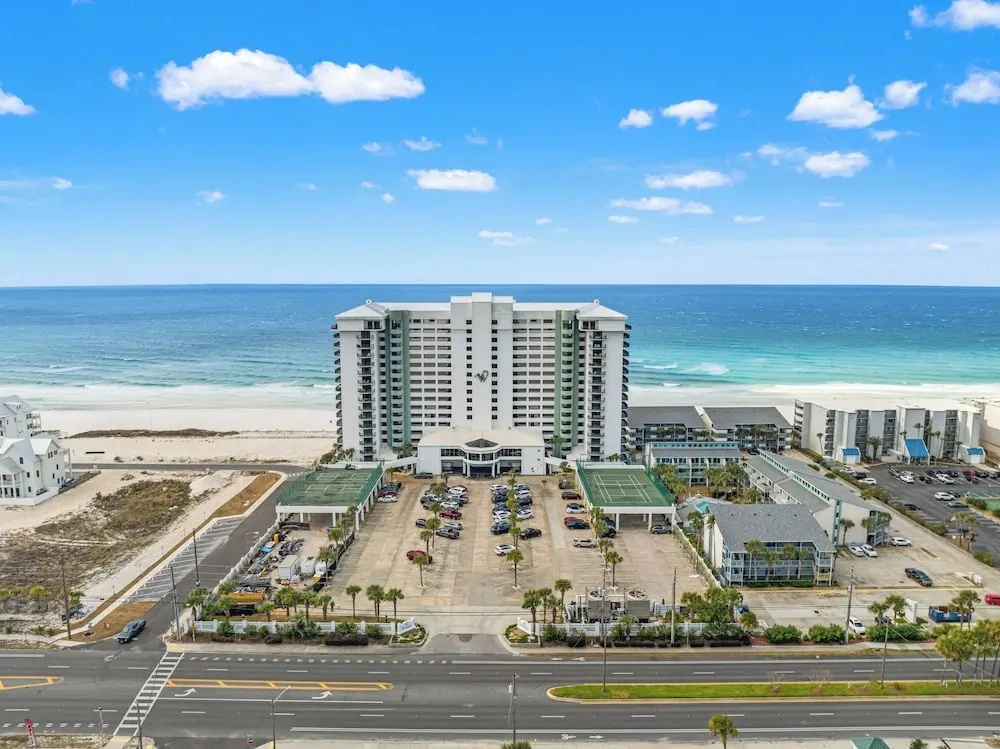 Lets Do Sunset: Gulf-front 3BR Condo, Sleeps 8