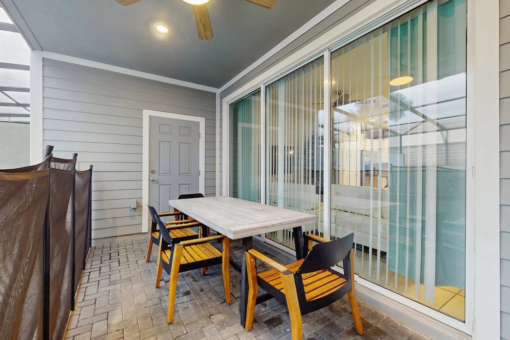 Charming Townhome With Private Pool, Lanai, & Washer/dryer