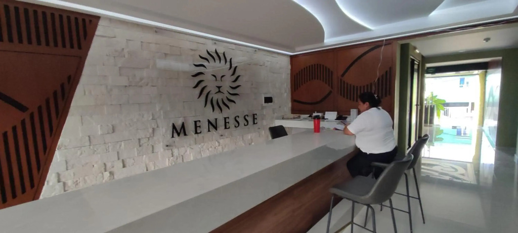 Menesse mitdtown2 , AVE 25TH