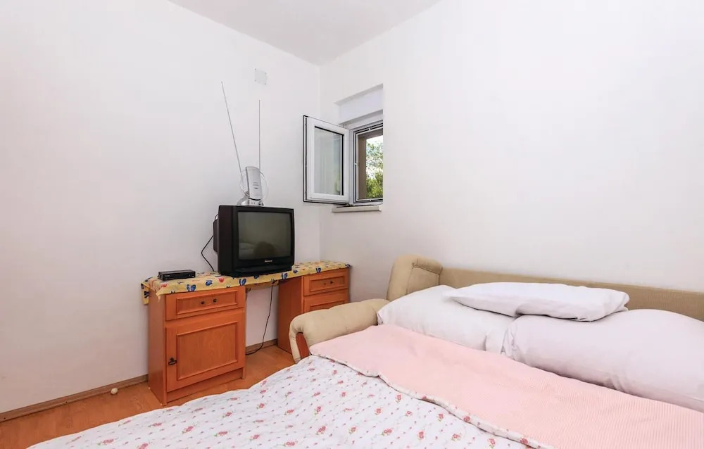 Amazing Apartment in Grizane With 3 Bedrooms