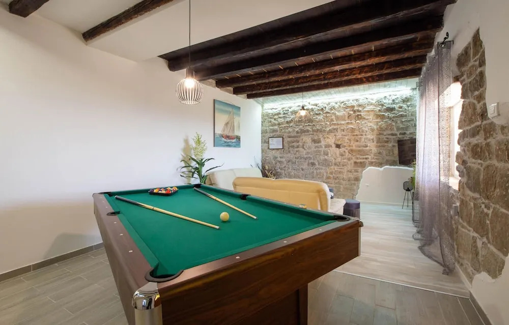 Amazing Home In Kucine