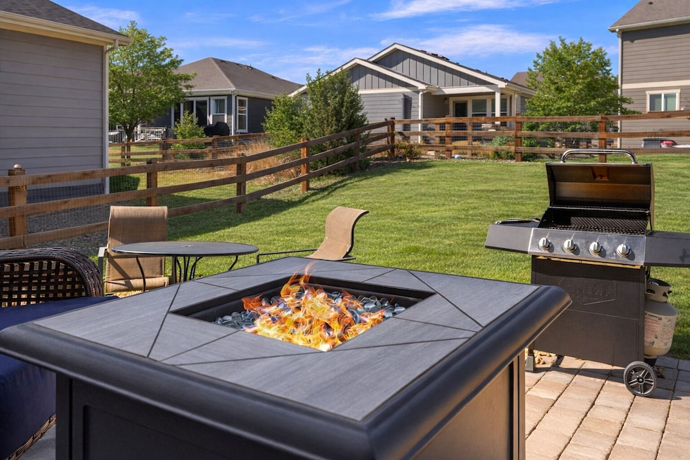 Pelican Landing Modern 3BD in Lakes at Centerra