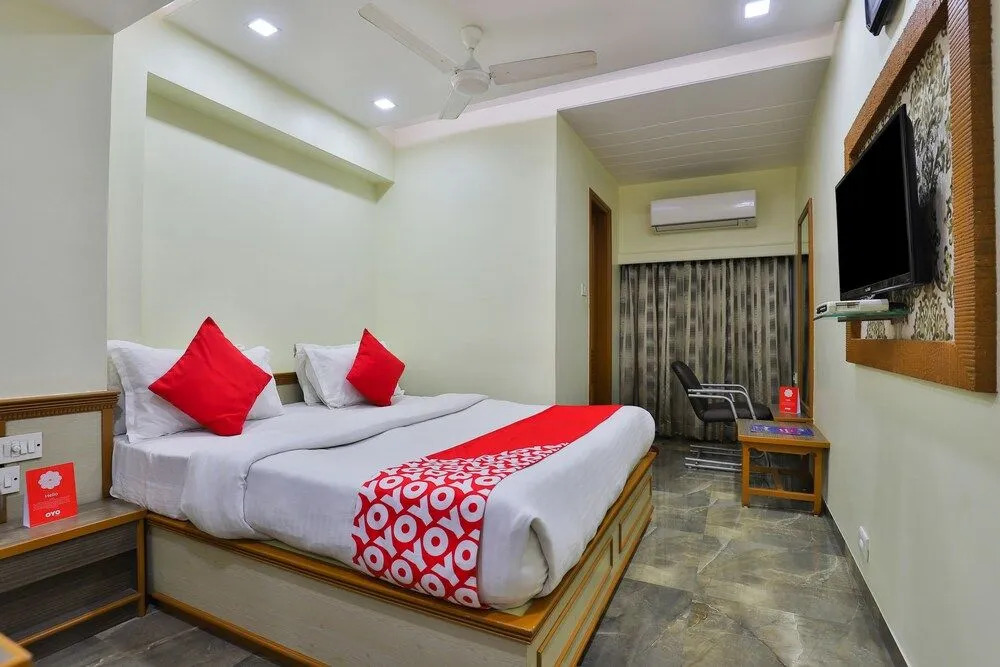OYO 17117 Hotel Rainbow