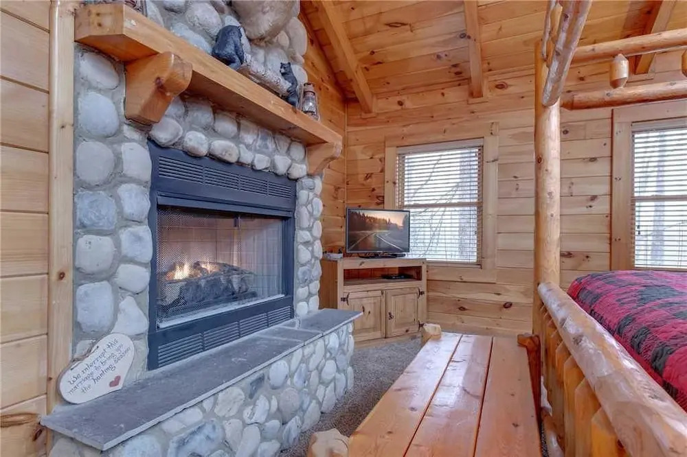 Bear Paws - Two Bedroom Cabin