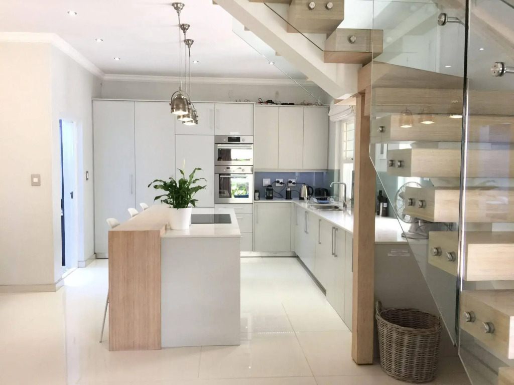 Cricklewood Place Luxury Holiday Homes