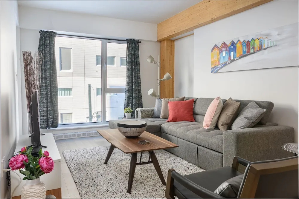 Gorgeous 1BR Sleeps 4 in Griffintown