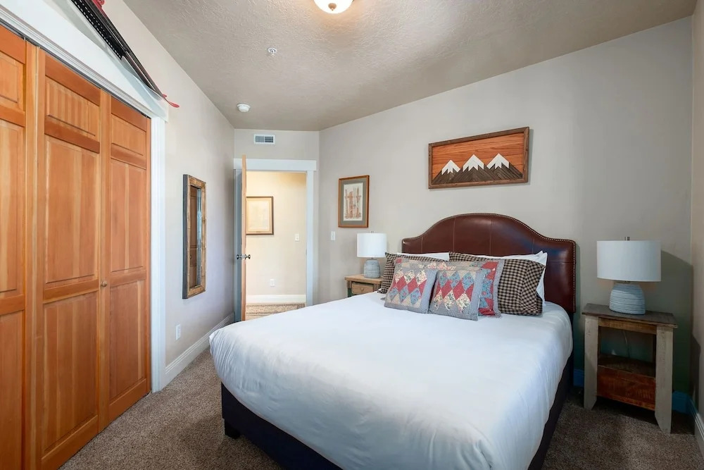 Town Pointe A202 3 Bedroom Condo by RedAwning
