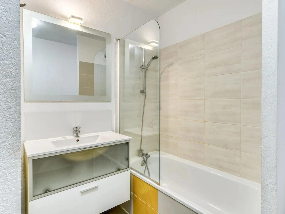 Chic Family Flat With Pool, Sauna