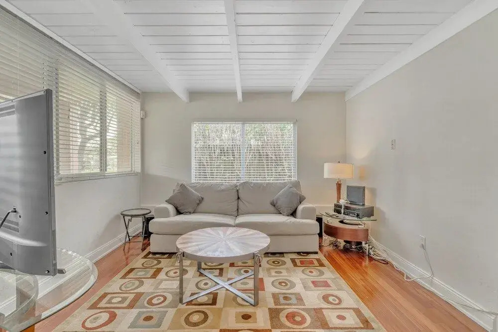 Shangri-la 3 Bedroom Home by RedAwning