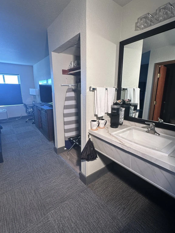 Wood River Inn & Suite